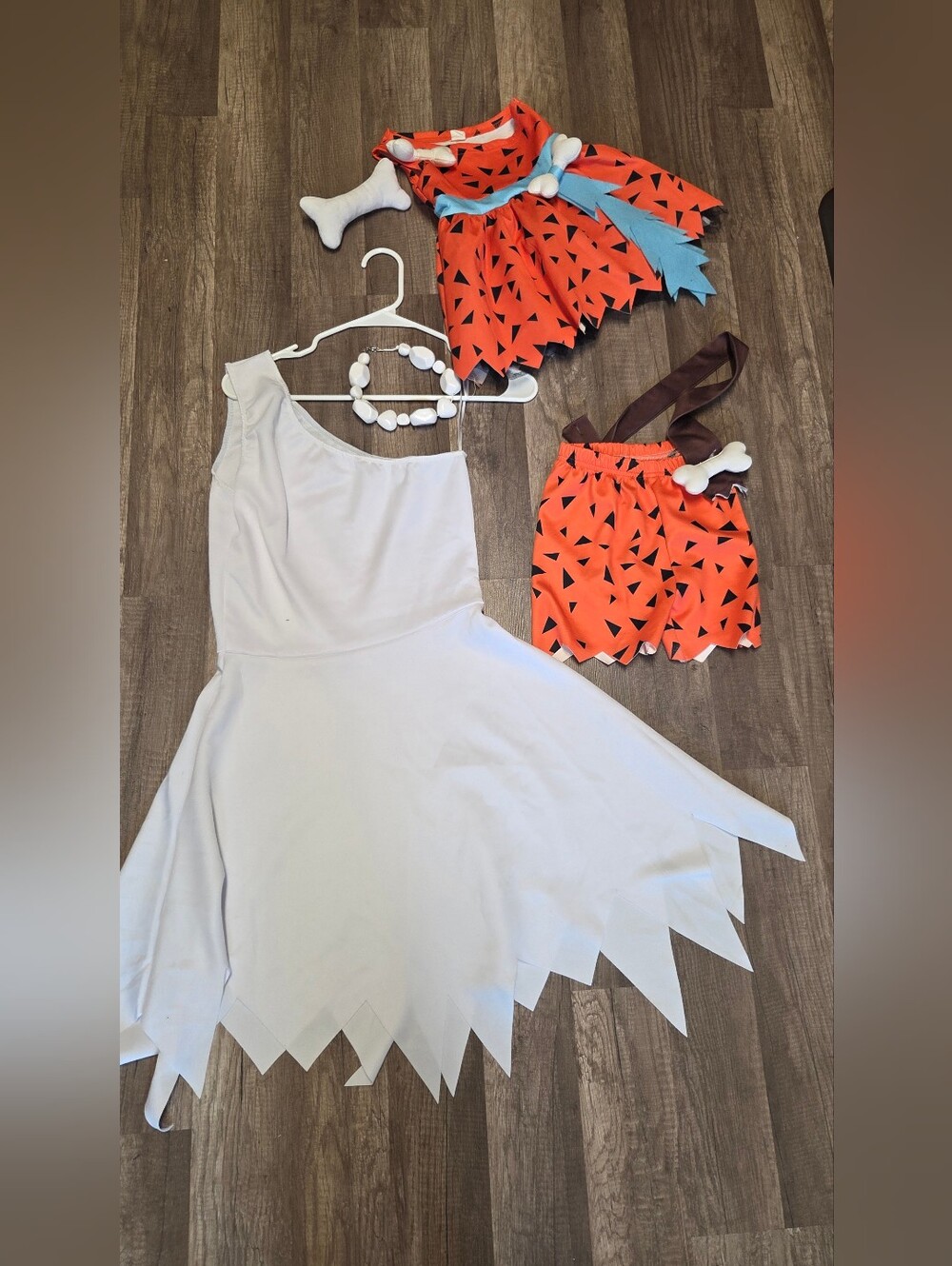 Fred Flintstone costumes family lot with accessories Wilma An Bam Bam And Pebble
